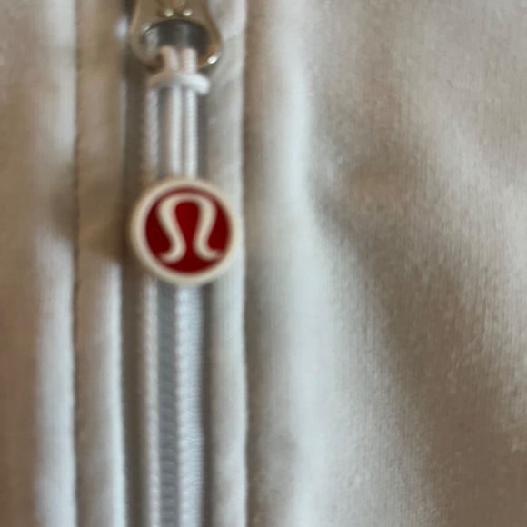 Girls Lululemon size 4 jacket - Picture 12 of 14